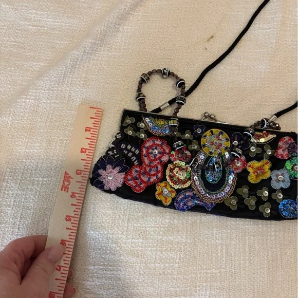 Le Régale Embroidered Floral Beaded Clutch with Beaded Strap & Clasp Close - Picture 7 of 8